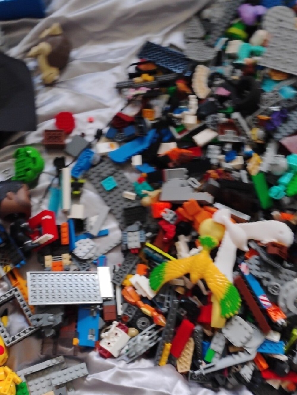 Assorted Legos Pieces.  Over 40 Lbs - Picture 10 of 13